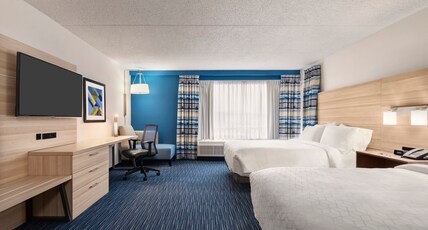 Holiday Inn Express Dumfries Room Type - 2 Queen Standard Comm Access Roll Shower