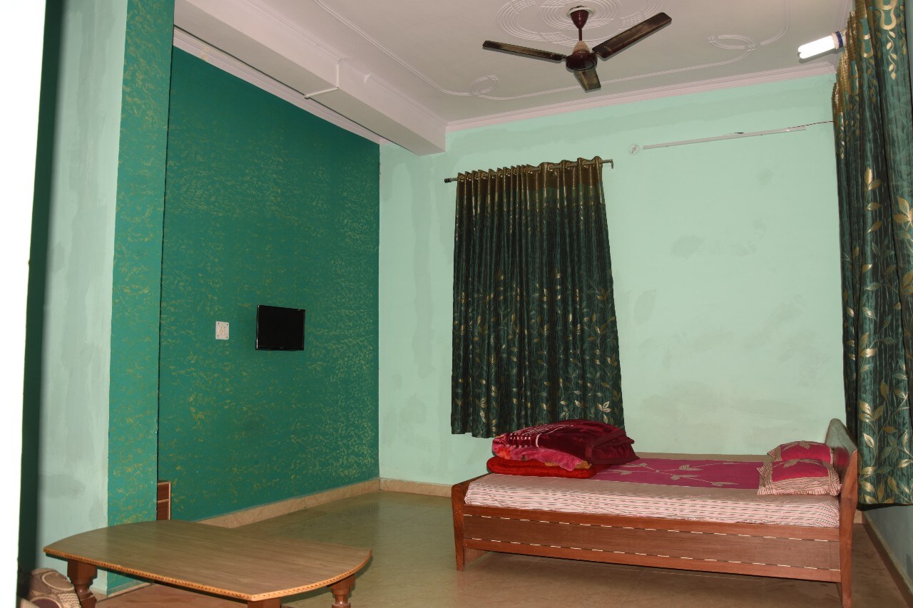 Hotel Saryu - Tap to explore photos