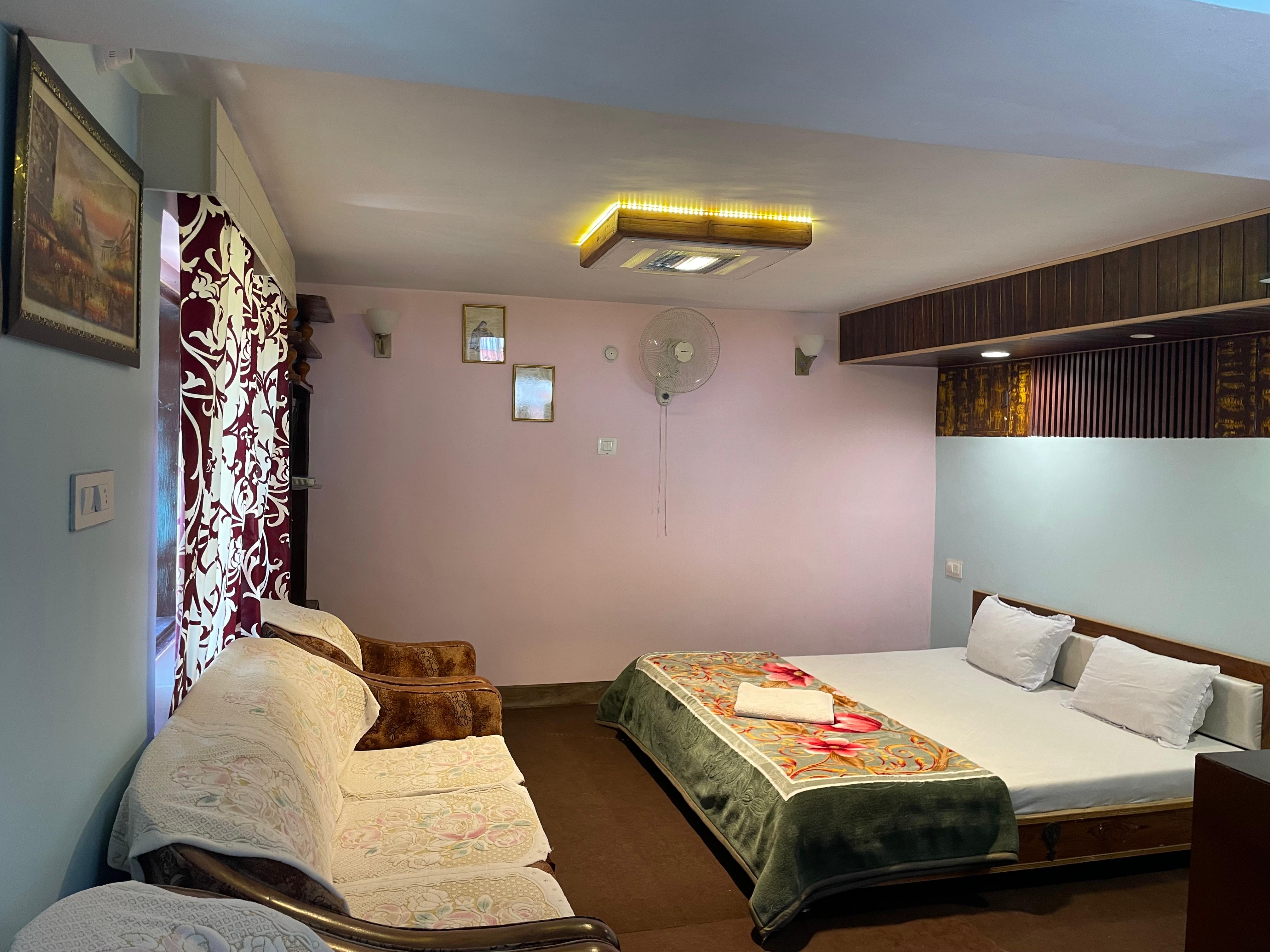 Kapoor Homestay - Tap to explore photos