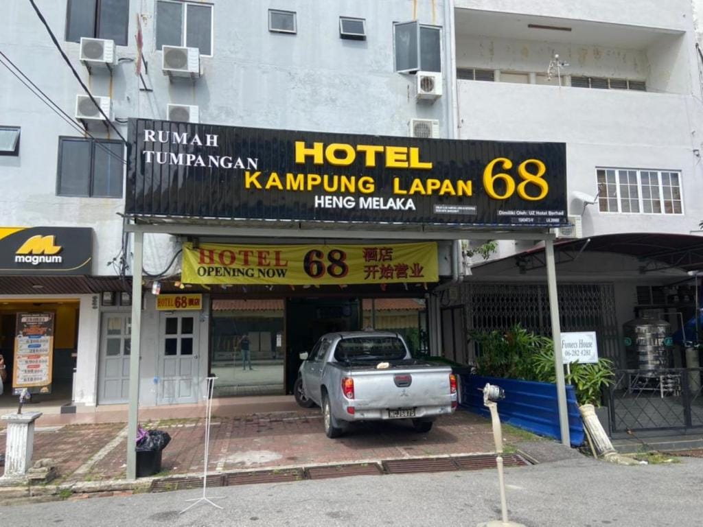 OYO 90893 Hotel 68 Kampung Lapan - Tap to explore photos