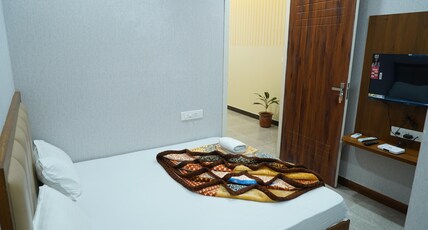 Hotel Keshav Room Type - Deluxe Room - AC