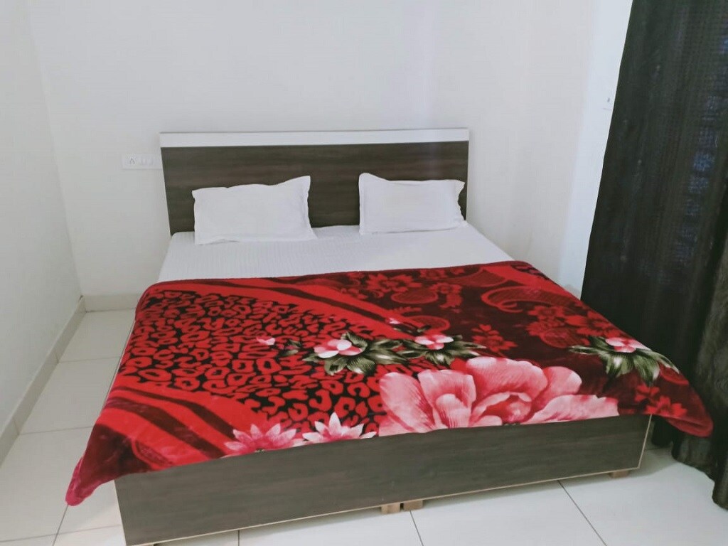 Hotel Krishna Palace - Tap to explore photos