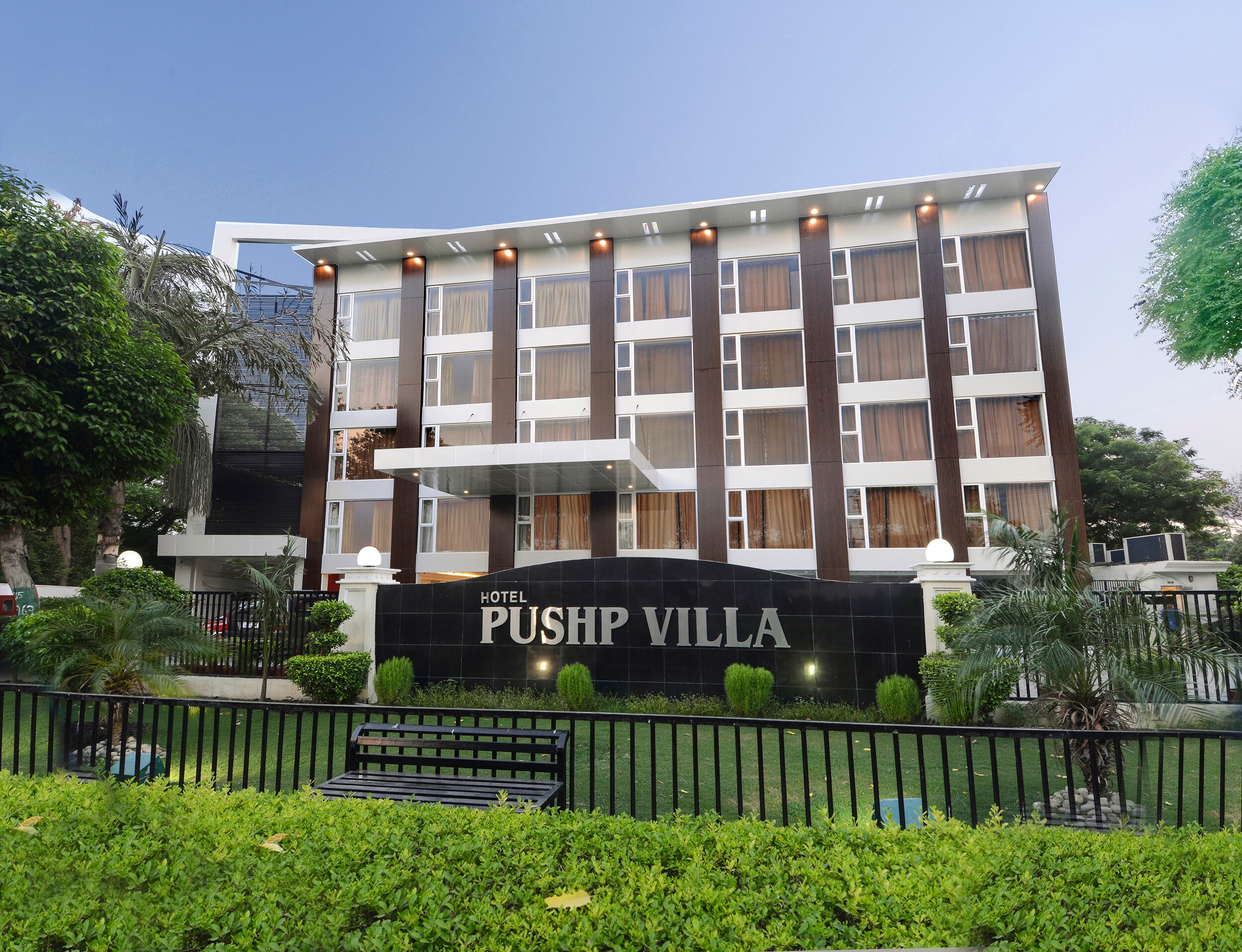 Hotel Pushp Villa - Tap to explore photos