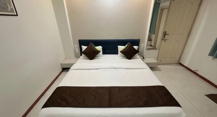 Shree Omkar Hotel Room Type - Deluxe AC Room
