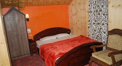 Hotel The Kashmir Room Type - Double deluxe with bathtub