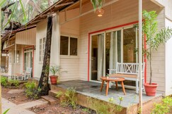 Staymaster Tiki Hut 5 mins from beach Serene