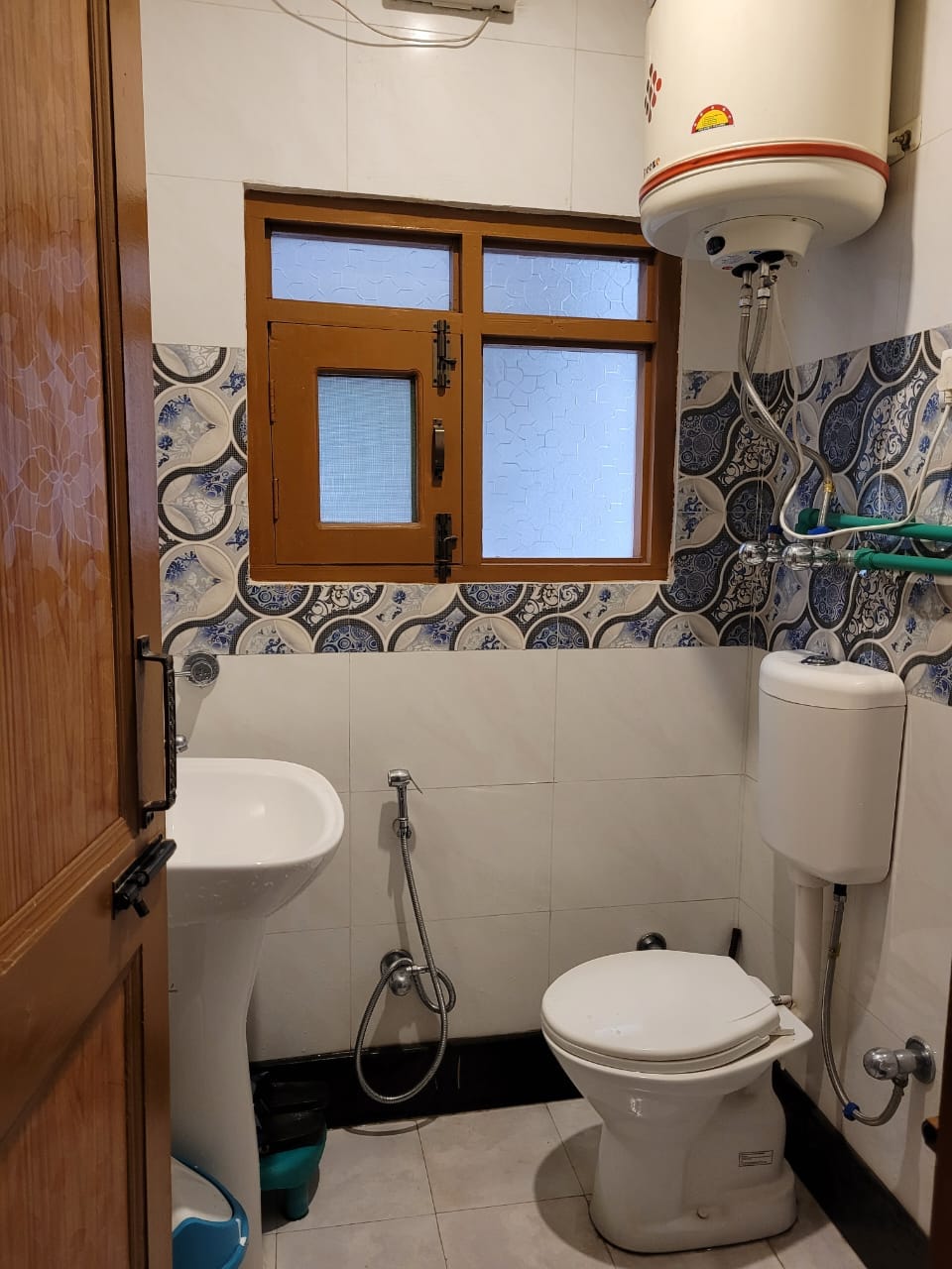 Crescent Residency - Tap to explore photos