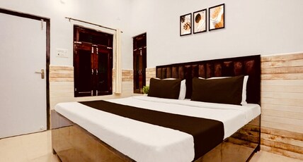 Hotel H P Palace Room Type - Double Room with Private Bathroom