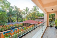 Chic 2BHK in Candolim 5 Min to Beach w Pool & Gym | Hireavilla