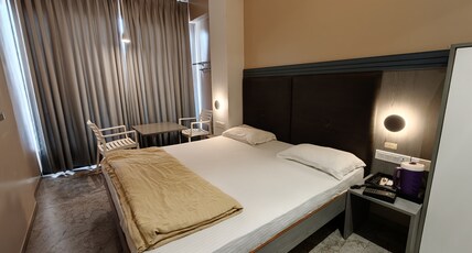 Hotel Ramnivas Room Type - AC Deluxe King Bed