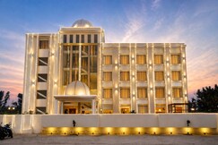 8fold by Larisa, Basti (3km from Railway Station)