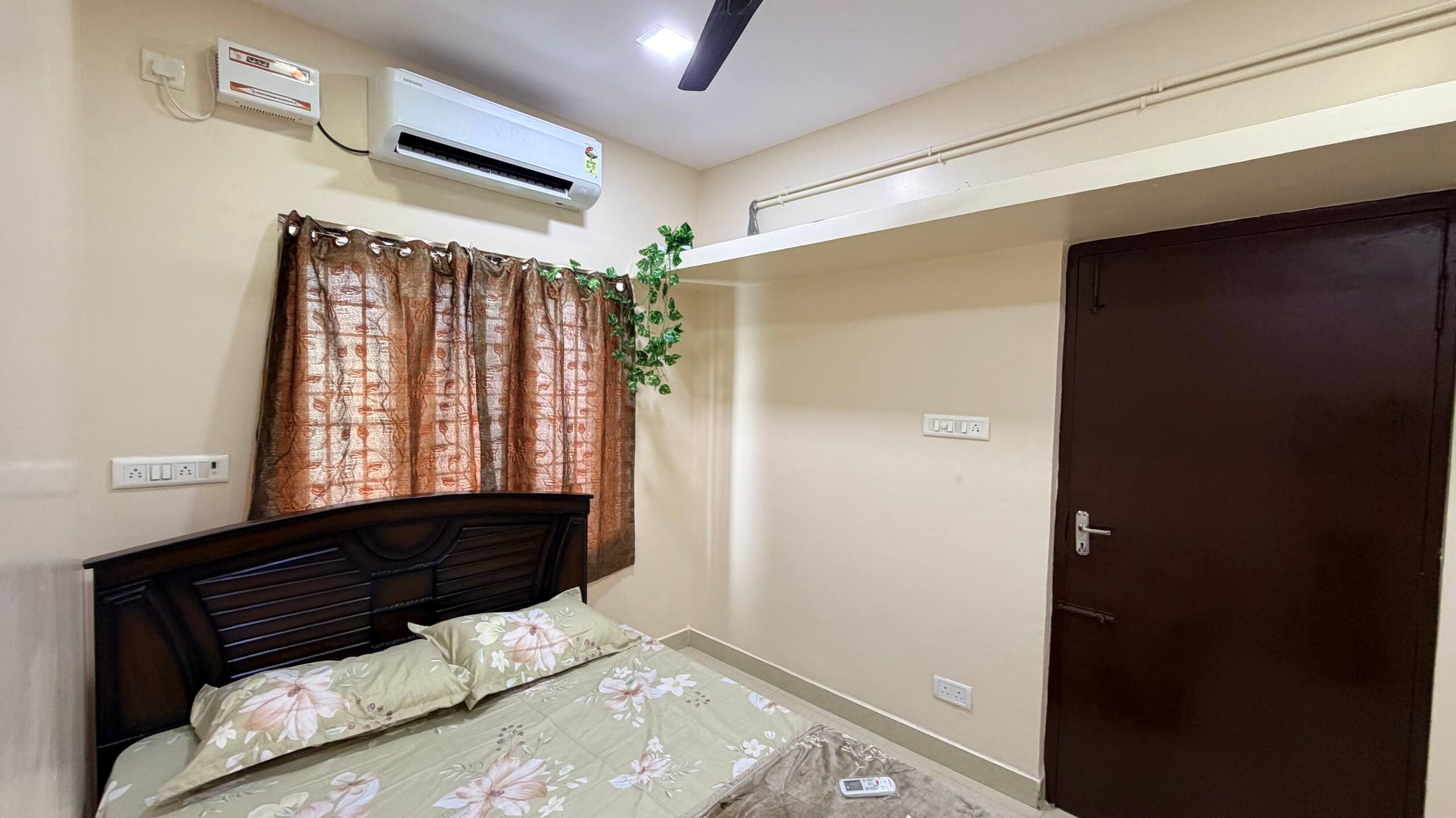 AC 1BHK Saidapet Railway Station 18K Bus Depot - Tap to explore photos