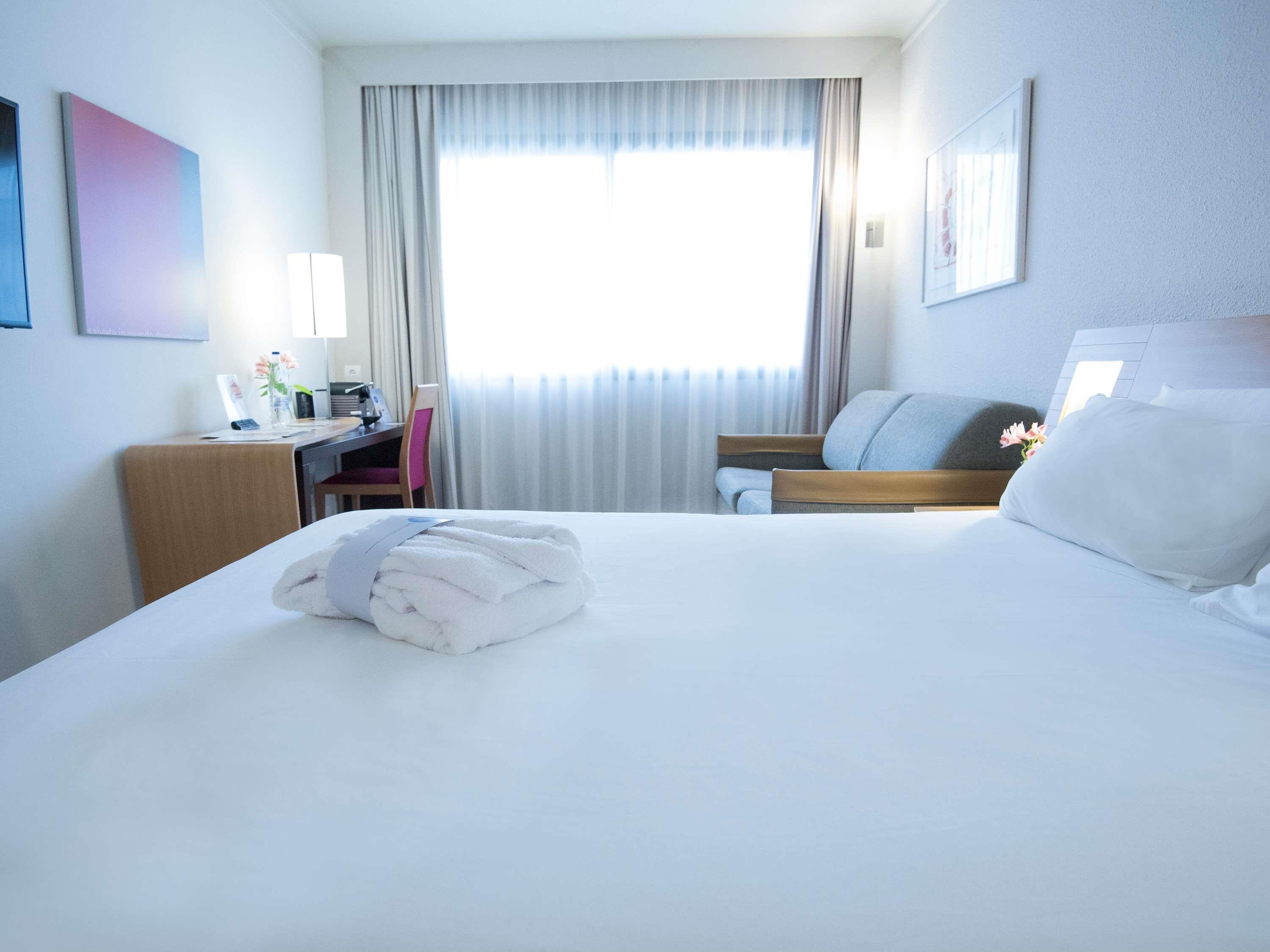 Novotel Athenes - Tap to explore photos