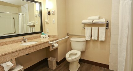 Holiday Inn Express & Suites VERNON Room Type - 1 Kng Standard Mobil Access Tub Sofa Bed