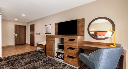 Hampton Inn & Suites Benton Harbor, MI Room Type - 2QN ACCESSIBLE TUB NS