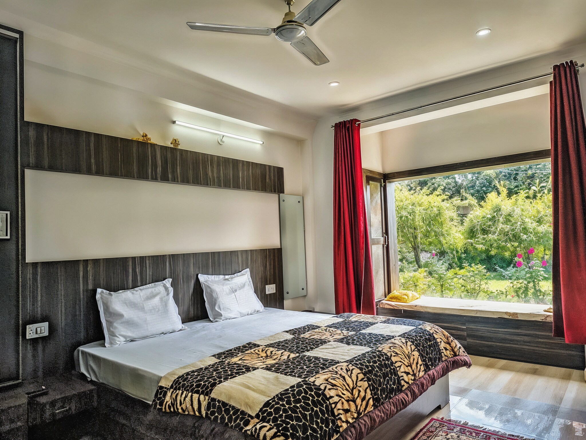 Valewood Cottage 1BR GF in Shyamkhet by Homeyhuts - Tap to explore photos