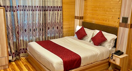 Hotel Gulmarg House Room Type - Deluxe Room with Air Conditioning