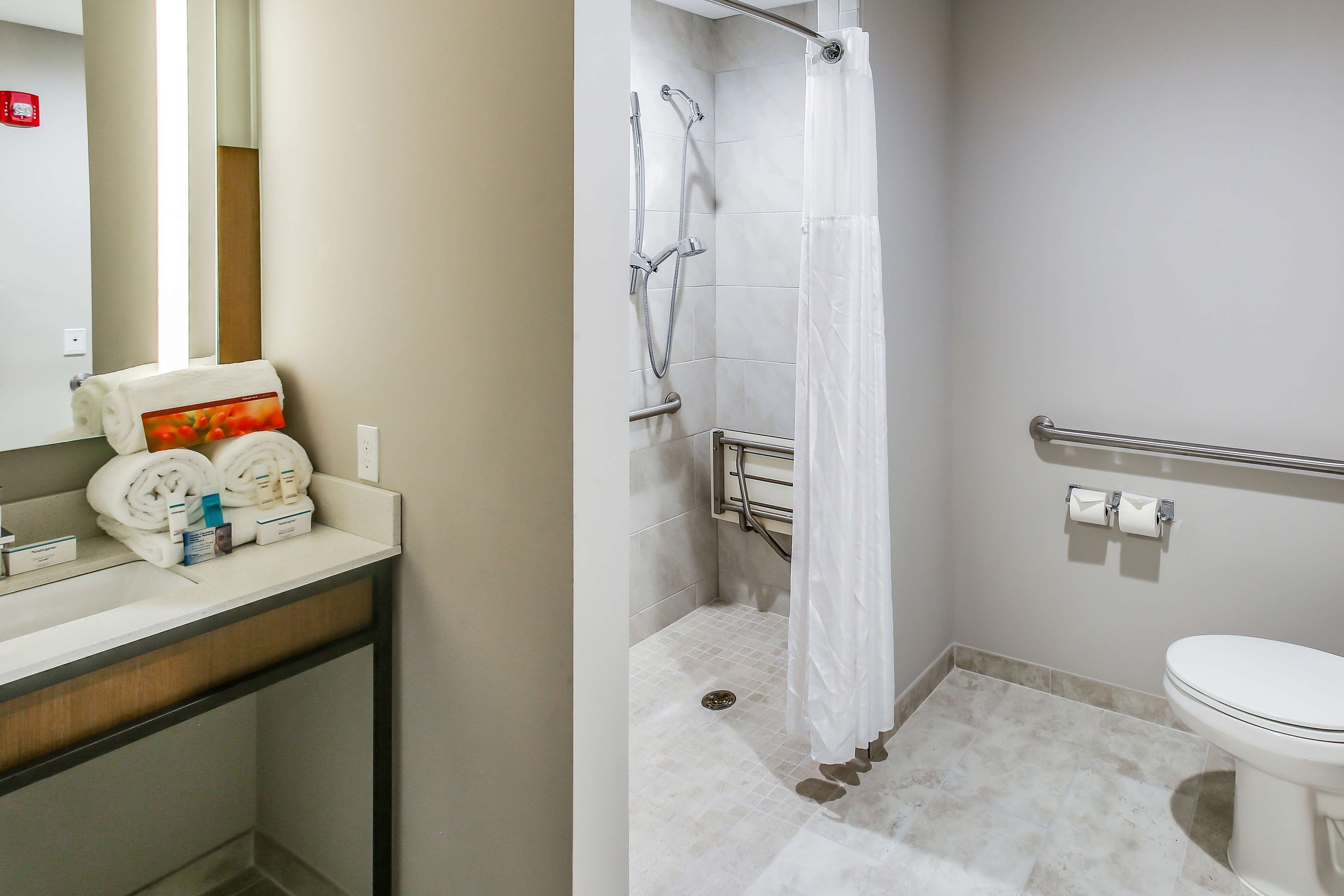 Hilton Garden Inn Ames - Tap to explore photos
