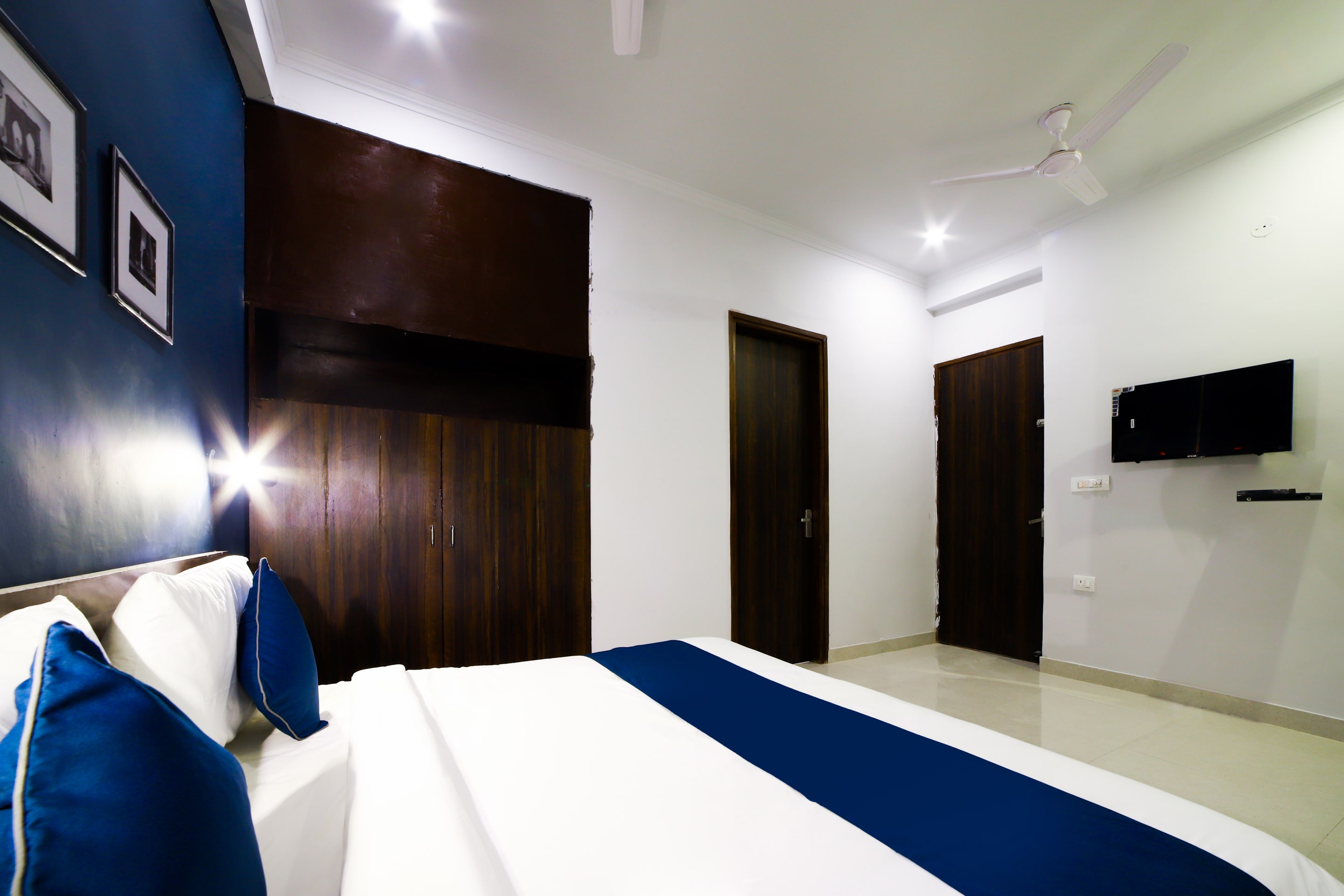 Hotel O Novel Suites Dwarka Sector 14 - Tap to explore photos