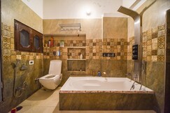 Studio| RoofTop Garden|AC|Wi-Fi|Bath-Tub|WashMach