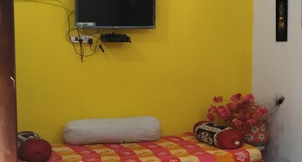 Krisha-Vandana Room Type - Stylish Homestay with Comfort and Amenities