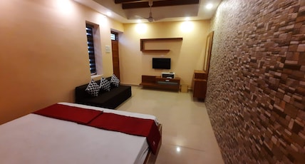 BALAN INTERNATIONAL Room Type - FAMILY DELUXE AC 4pax