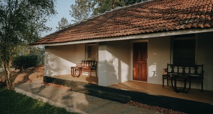ENGLISH AND SCOTTISH BUNGALOW Room Type - PADDY
