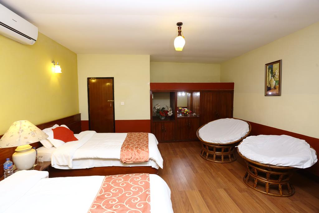 Safari Adventure Lodge - Tap to explore photos