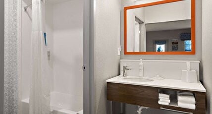 Hampton Inn and Suites Petoskey Room Type - 2 QNS STUDIO SUITE NONSMOK