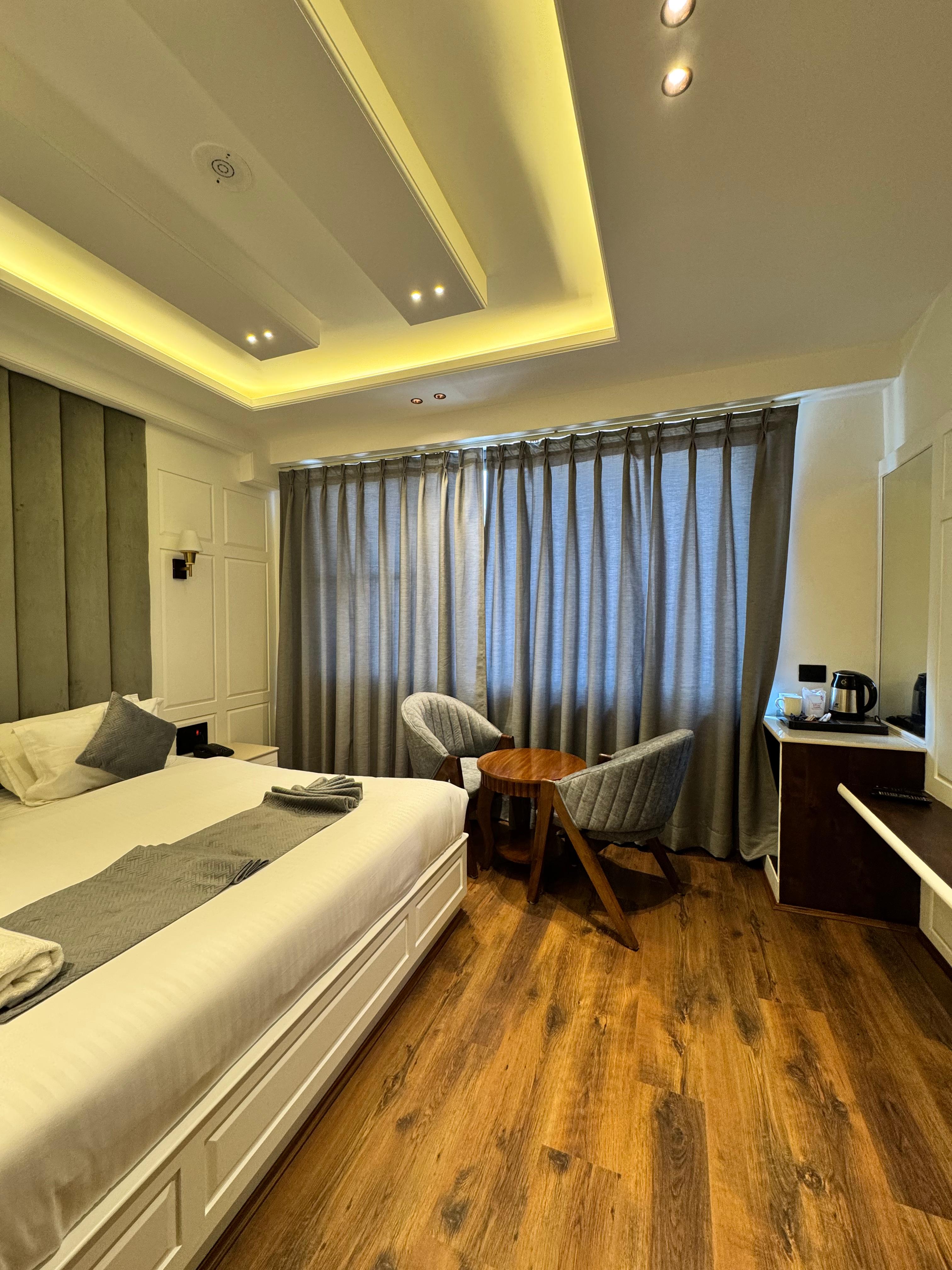 Hotel La Sera - Tap to explore photos