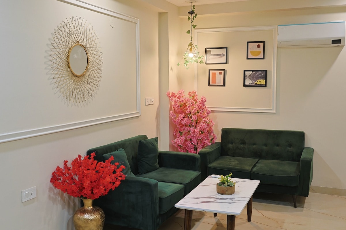 Luxury 1BHK near DLF mall Metro Work friendly - Tap to explore photos