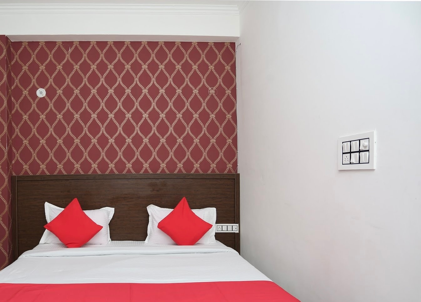 Hotel Vandana - Tap to explore photos