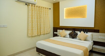 HOTEL GOLDEN BLISS Room Type - Premium Room