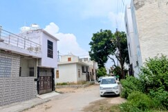 Medhavani Greens Stay near Krishna Janmabhoomi