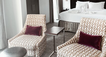 Crowne Plaza Chicago SW - Burr Ridge Room Type - 1 King Bed Suite