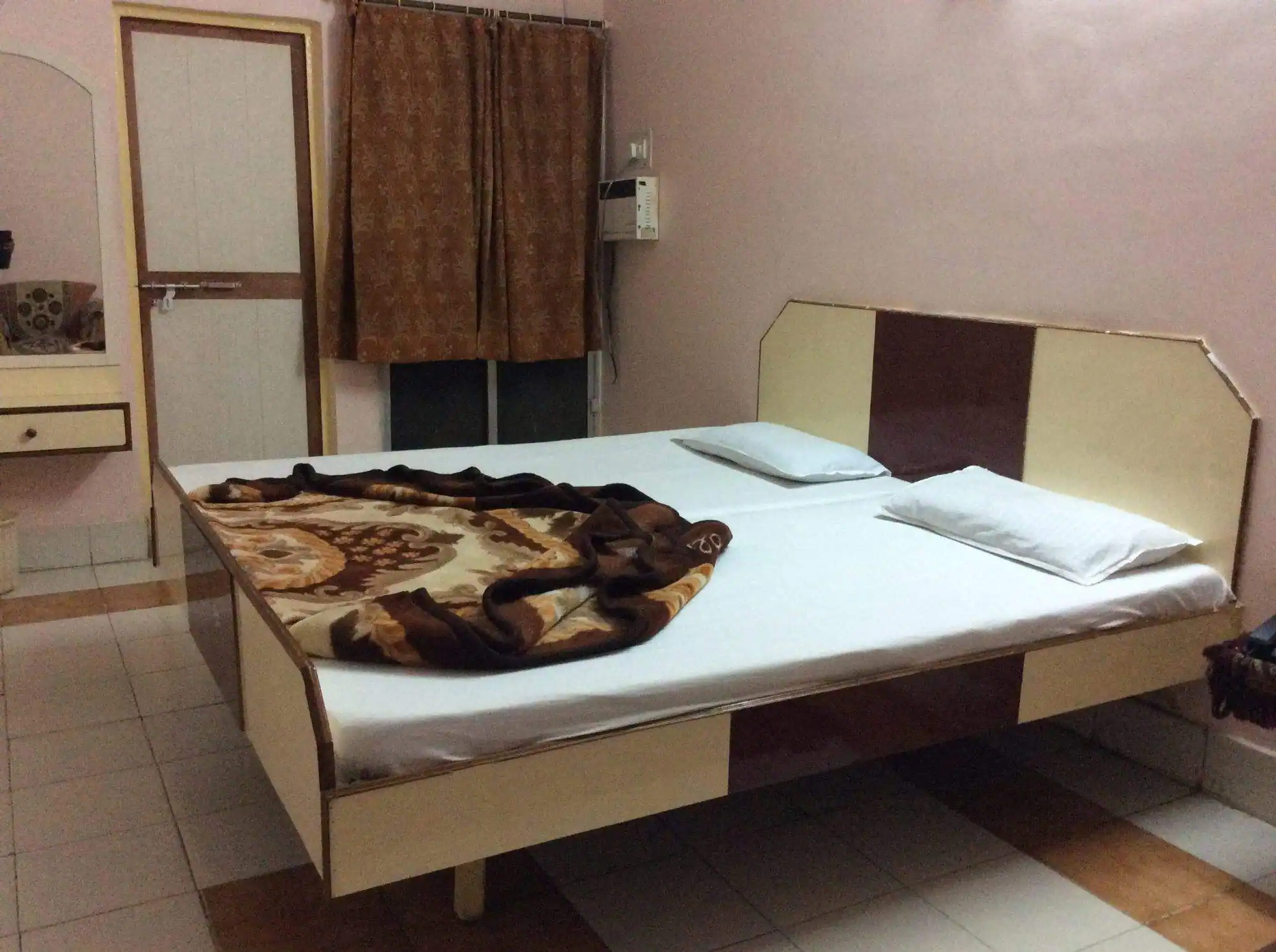 Hotel Regal Room Type - Deluxe AC Room