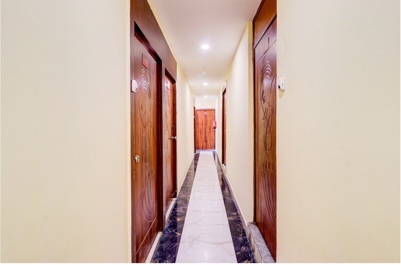 Mayur Guest House By Sardarji Hospitality Services - Tap to explore photos