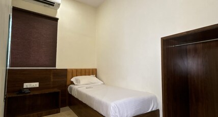 Aafee cabin stay and dormitory Room Type - cabin room with shared bathroom