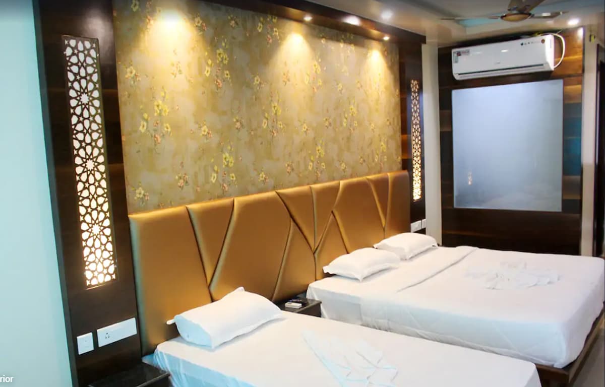 Hotel New Horizon - Tap to explore photos