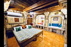 Nine planets   Grandeur on  Fort