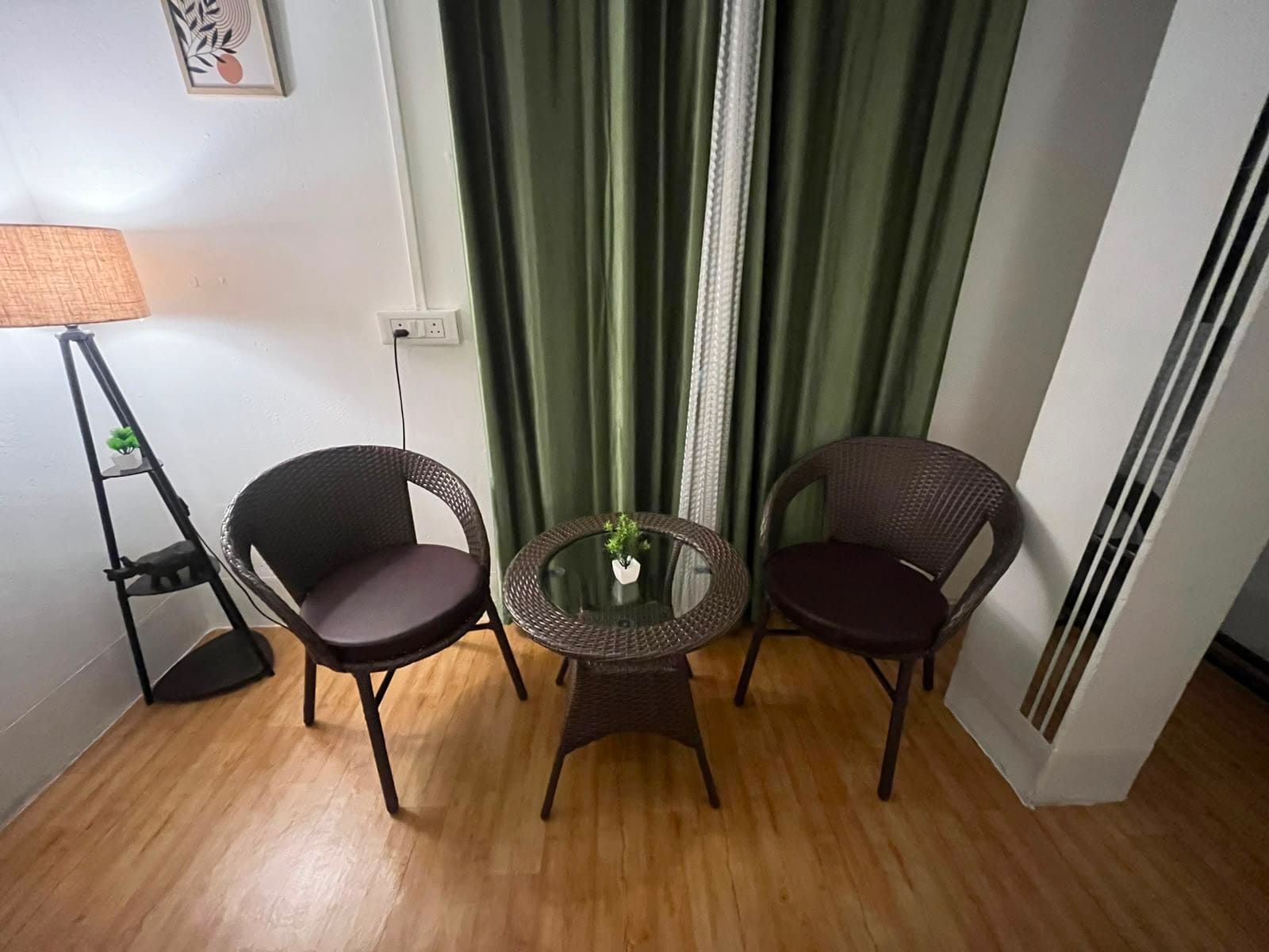 TheEarthsideStay Cozy Private Studio Near Airport - Tap to explore photos