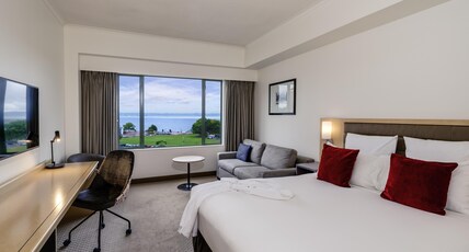 Novotel Rotorua Lakeside Room Type - Lake View King Room