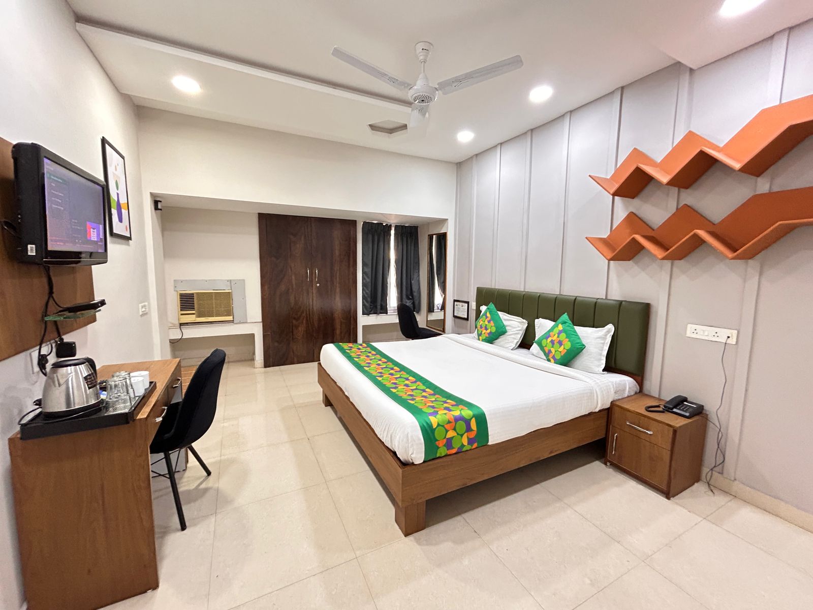 Hotel Edge Inn - Jail Road Near Railway Junction - Tap to explore photos