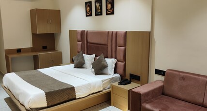 Hotel Vallabh Sky Room Type - Deluxe Room