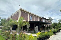 Heirloom Naga Centre Guest House 10 Minutes Drive From Airport.