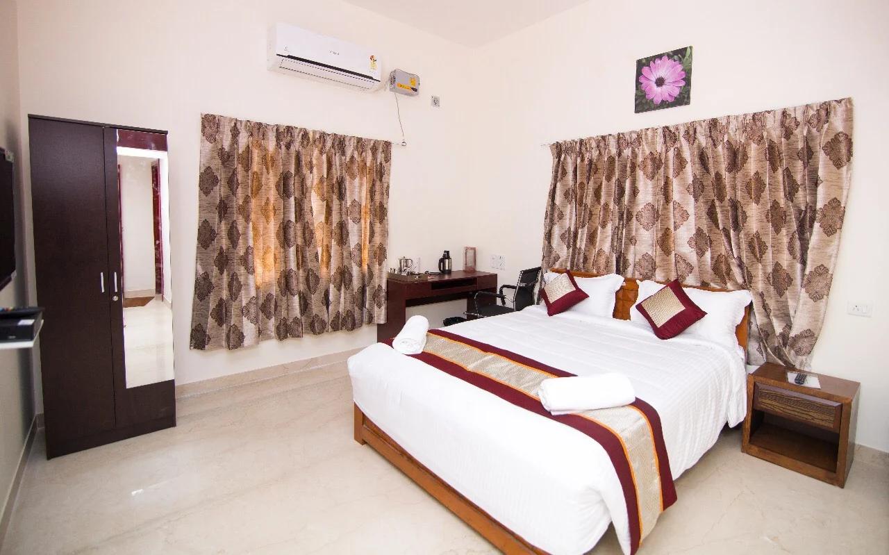 Iris Comfort Inn - Entire Homestay - Tap to explore photos