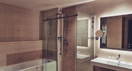 Mercure Tetovo Room Type - Deluxe Suite with 1 kingsize bed and Sofa