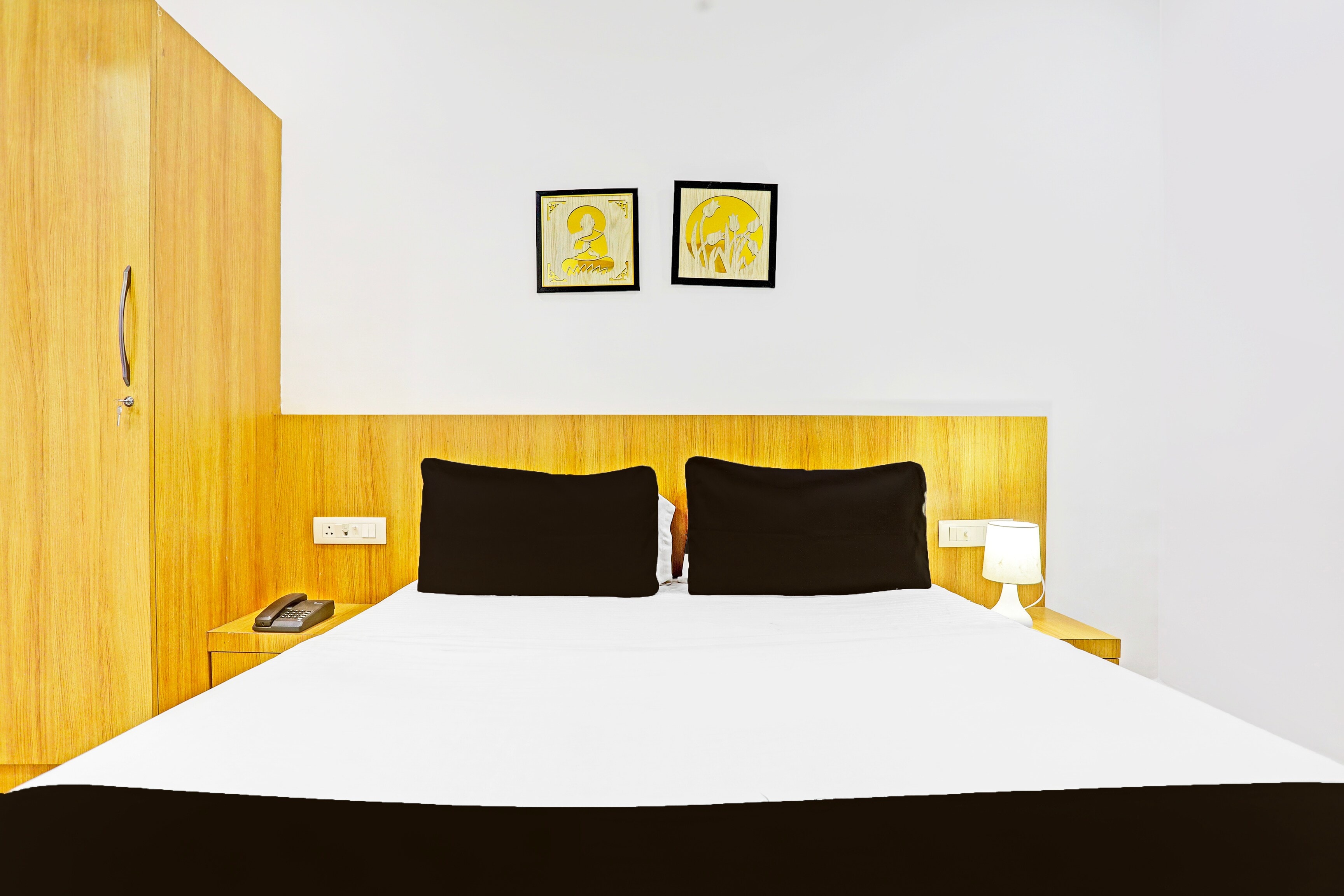 Super Hotel O Raipur - Tap to explore photos