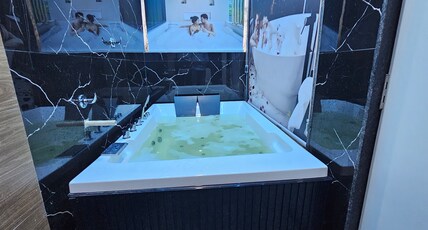 Hotel HR Sky Room Type - Jacuzzi Bathtub Room