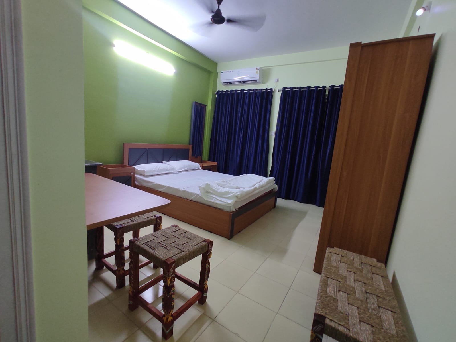 LGSES Homestay with balcony rooms - Tap to explore photos